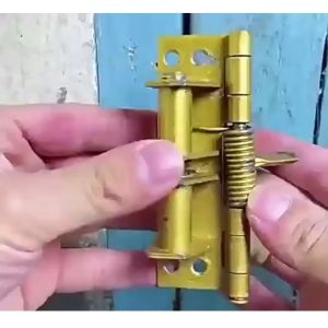 C48 Bản Lề Cửa Lò Xo Tự Động Đóng 90 Độ Kèm 8 Đinh Vít Mở Cửa Giữ Yên Góc 90 Độ Thông Minh CINDY