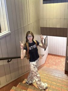 เสื้อยืดแขนสั้นทรงสลิมฟิตสไตล์อเมริกันหวานและเผ็ดสำหรับผู้หญิงในฤดูร้อน เสื้อชั้นในแบบไม่เปิดหลัง ทรงเข้ารูป เสื้อผ้าทำงานสไตล์เกาหลี