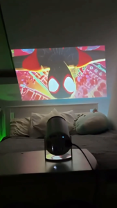 ANYTROX โปรเจ็กเตอร์ขนาดเล็ก หน้าจอ HD อัจฉริยะขนาด 130 นิ้ว เชื่อมต่อ Wi-Fi และ Bluetooth ได้ รองรับ YouTube/TikTok/Netflix และมี Google Play Store ในตัว