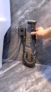 Bộ Vòi Xịt Vệ Sinh Tăng Áp Cao Cấp – Van Khóa Chia 2 Cổng Dây Lò Xo 2m