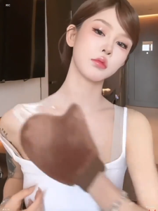 3Pcs Body Lotion Glove Beauty Double-Sided Prevents Sticky Hands Applicator Flocking Glovek Lazy People Wipe Body Lotion Gloves Reusable Sunscreen Face Cream Massage Apply Flocking Gloves