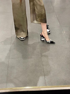 สีดำ รองเท้าส้นสูงบาง Stiletto ฤดูร้อน 2024 ใหม่ภาษาฝรั่งเศสคํา เซ็กซี่ Pointed Toe Rhinestone CHAIN รองเท้าแตะผู้หญิง Elegance