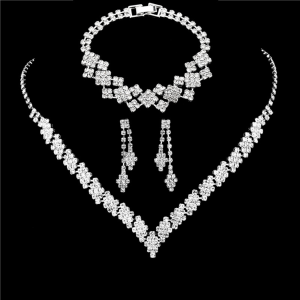 Light Luxury and Minimalist Necklace Earring Bracelet Set Suitable for Brides Weddings Parties Dinners High-End Accessory