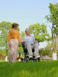 เก้าอี้รถเข็นไฟฟ้าเดินทางน้ำหนักเบาสำหรับผู้สูงอายุ พกพาพับได้ความสะดวกสบายการขนส่งเดินทางเก้าอี้รถเข็นไฟฟ้า เก้าอี้รถเข็นไฟฟ้า ระยะยาว 30 กิโลเมตรเก้าอี้รถเข็นมอเตอร์คู่