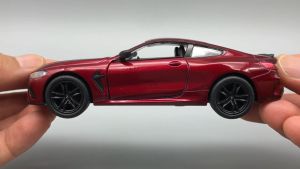 Diecast Mobil Mainan Miniatur BMW M8 Competition Coupe Miniature Die Cast Model 1:38 Souvenir Kado Pajangan