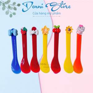 Combo 2 Muỗng que múc kem dạng nhựa gắn charm lấy kem đắp mask múc kem dễ thương