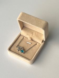 กล่องกำมะหยี่ใส่เครื่องประดับกล่องเก็บเครื่องประดับกล่องใส่แหวนต่างหูสร้อยคอกำไลสร้อยข้อมือสีครีม