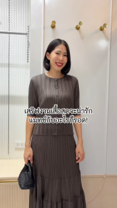 2MUAY รุ่น GJO11307 เสื้ออัดพลีท ROUND NECK BUTTON FRONT PLEATED TOP