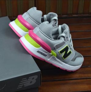 Sepatu New Balance 997 Pria: Olahraga & Fashion