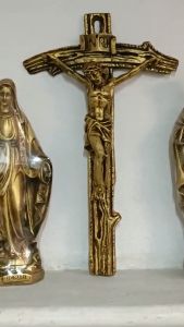Bàn thờ Thiên Chúa mini tượng 30cm Thánh giá Chúa Chịu nạn 40cm xi đồng kệ thờ gỗ đèn hoa đầy đủ