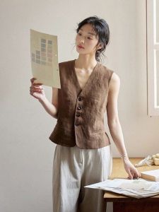 สีคาราเมล Retro แขนกุด เสื้อกั๊ก ผู้หญิง ฤดูร้อน รูปแบบใหม่ พรางหุ่น คอวี เสื้อกล้าม แจ๊กเก็ต โพลีเอสเตอร์ เส้นใยความยาวปกติ