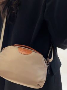 กระเป๋าสะพายข้าง ดีไซน์คลาสสิค มัลติฟังก์ชั่น ผ้าอ็อกซ์ฟอร์ดกันน้ำ เหมาะสำหรับใช้ประจำวันและลำลอง สำหรับผู้หญิง