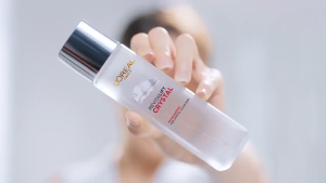 LADY LOOK | LOreal Paris Revitalift Crystal Micro-Essence Serum Water Skincare 65ML