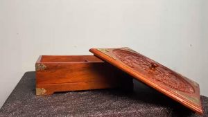 Khay đựng mứt kẹo nhiều ngăn bánh kẹo Hộp đưungj mứt trạm khắc song ngư vuông 27cm cao 10cm