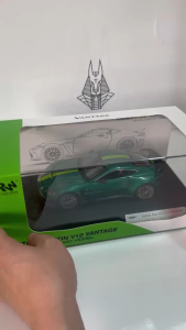 Mô Hình Xe Ôtô Kim Loại 1/24 Siêu Xe ASTON MARTIN V12 VANTAGE Sẵn Đế Và Hộp Mica Dùng Để Trưng Bày