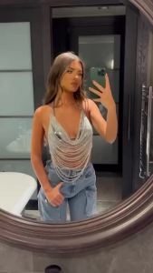 Áo Crop Top Dây Xích Kim Loại Nữ Cổ Sâu V Lưng Trần Khoét Lỗ Xuyên Thấu Phối Dây Xích Body Gợi Cảm Dự Tiệc Đi Chơi