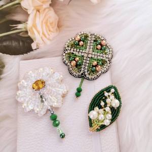 Handmade Embroidered Lucky Grass Leaf Flower Decorative Patch Hole Clothing Accessories Beads Diamond Studded Fabric Patch