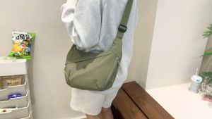 จัดส่งจากประเทศไทย กระเป๋าเกี๊ยว ดีไซน์เรียบง่าย มาใหม่ ความจุมาก ทันสมัย เหมาะสำหรับชุดลำลอง กระเป๋าสะพายข้าง กระเป๋าสะพายข้างผู้หญิง วัสดุไนลอน 2024