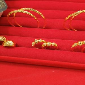 ต่างหูทอง ต่างหูห่วงแฟชั่น หุ้มเศษทองแท้เยาวราช ทองชุบ ทองปลอม งานสวยใส่แทนของแท้ได้ ใส่อาบน้ําได้ ไม่ลอกไม่ดํา