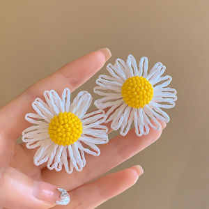 Exaggerated Floral Earrings Womens High-End Sensation Small Audience Design Summer New Style Holiday Wind Ear Jewelry