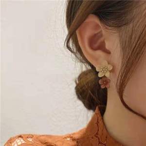 Simple Coffee Flower Drop Dangle Earrings for Women Drop earrings korean style set Elegant Jewelry Accessories earrings hypoallergenic dangling earrings for women earings for wedding Party Girl Fashion Earrings Women Elegant Summer Beach Earrings 耳环