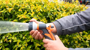 Vòi Phun Nước 8 Chế Độ Đa Năng - Bộ Vòi Tưới Vườn Cầm Tay Chống Trượt Kèm Khớp Nối - Tưới Cây Rửa Xe Vệ Sinh Sân Vườn