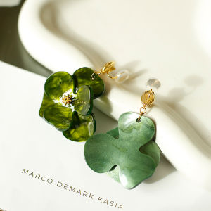 Autumn Winter French Lazy Style Coffee Color Gradient Flower Pendant Clip-On Earrings round Face Elegant No Piercing Womens Jewelry