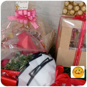 BEST IDEAL GIFT PACKAGE for only ₱5500(Fruits bundleCakeRose bouquetFerrero chocolate.Free deliver in Metro ManilaBulacanRizal✔️ YES to same day delivery 🚚