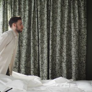 ผ้าปูที่นอนรัดมุม สีขาว ขนาด 180x200 ซม.