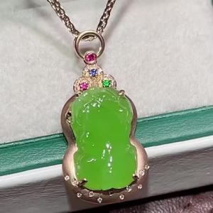 Montagne Jewelry 18k Pure Gold necklace for women Gem Inset PiXiou pendant Design Fine Jewellery Natural 16x10mm Grade A Green Jade Pendant Necklace