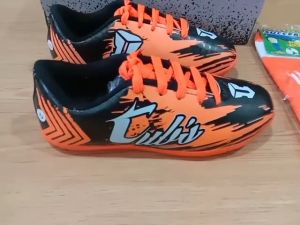 KIDZTUBS Sepatu Futsal Anak Paket Komplit Sepatu Futsal Tas Skin Deker Kaos Kaki Usia 6-10 Tahun Size 28 29 30 31 32 33 34 35 36 37 KDZ1459011625
