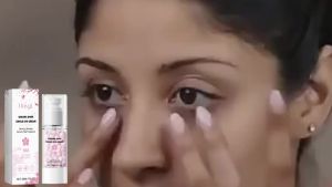 Hoygi  Krim Mata Lingkaran Gelap Cherry Blossom   Mengurangkan Lingkaran Hitam dan Beg Mata Mencerahkan dan Menghidrat Halus dan Menganjalkan