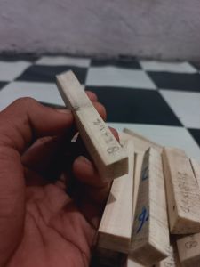 Bahan kayu asli untuk aksesoris fashion dengan ukuran 3x2x8 cm cocok untuk pembuatan aksesoris fashion lainnya.