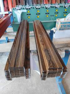 รั้วระแนง เมทัลชีท ลายไม้สักเข้ม หน้ากว้าง 10 ซม. ความยาว 100-180 ซม.