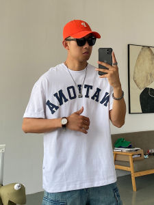 เสื้อยืดแขนสั้นผู้ชายผ้าฝ้ายปักลายสไตล์อเมริกันฤดูร้อน ทรงหลวม สวมใส่สบาย เสื้อยืดคอกลมลายตัวอักษร