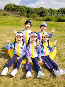 ชุดนักเรียนสีรุ้ง ชุดกีฬา ชุดการแสดง ชุดงานเลี้ยงวันเด็ก ชุดนักเรียนสำหรับเด็กอนุบาล ชุดนักเรียนฤดูใบไม้ผลิและฤดูใบไม้ร่วง