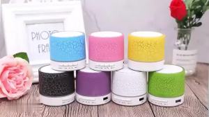 A9แตกแบบมินิ speake แบบพกพาไร้สายเครื่องเสียงรถยนต์พราวแตกไฟ LED subwooiron สนับสนุนดิสก์ U บัตร TF ที่พอร์ต USB chargy Ruiba