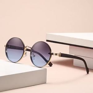 Fashionable Retro Round Frame Glasses with Wood Grain Texture and Metal Frame Casual Style