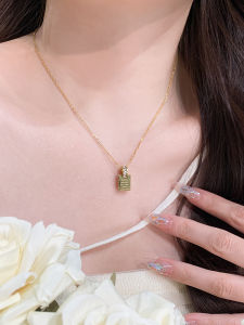 Golden Love Letter Titanium Steel Necklace Womens Style Luxury Minimalist Clavicle Chain High-End Sweater Chain Pendant Jewelry