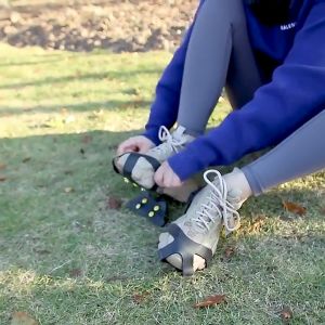 【ส่งใน24 ชม】รองเท้าน้ำแข็งกันลื่นมีฟัน8เหมาะสม ปีนเขา หิมะ ป้องกันการลื่นไถลกลางแจ้งAnti slip ice skates with 8 teeth