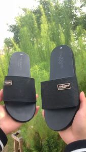 Dép nam quai ngang - chất liệu quai da đế cao su màu đen mác kim loại Tarano