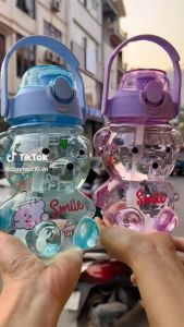 Bình nước cute hình gấu dễ thương có kèm Sticker 2D - Bình nước cho bé có dây đeo và ống hút Smile - Bình đựng nước đi học đi làm siêu đáng yêu