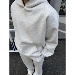 เสื้อฮู้ดสเวตเตอร์คอวีแขนยาวแบบสวมหัวสไตล์อเมริกัน สีเทา ทรงหลวมๆ สำหรับผู้ชาย แฟชั่นฤดูใบไม้ร่วง สวมใส่สบาย ระบายอากาศได้ดี