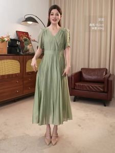 Slimming V-neck Single-color Dress