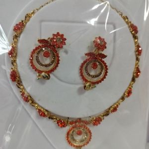 TRADITIONAL INDIAN ORANGE STONES CHOKER NECKLACE WITH DANGLING EARRINGS