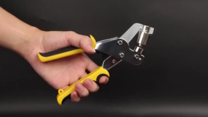 Portable Manual Puncher / Grommet Eyelet Plier Kit / EyeletPliers with 100Eyelets for Tarpaulins