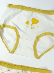 【พร้อมส่งจากกรุงเทพ】🚀กางเกงในเด็กผู้หญิง แพ็ค 4 ตัว ผ้าฝ้ายนุ่ม ลายการ์ตูนน่ารัก สวมใส่สบาย 2-12 ปี