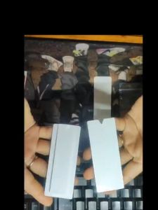 MIẾNG DÁN GÀI. GIÁ NHỰA. DÙNG TREO Ổ CẮM ĐIỆN ĐỒ DÙNG tiện ích sắp xếp không gian ngăn nắp. TH901