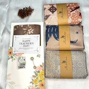 HAMPERS HIJAB MOTIF VOAL AZARA BOX EKSLUSIF KADO HARI GURU HAMPERS LEBARAN IDUL FITRI HAMPERS RAMADHAN HADIAH ULANG TAHUN KADO UNTUK WANITA KADO WISUDA KADO SEMPRO KADO PERNIKAHAN GIFTBOX PARSEL PARCEL HAMPERS BRIDESMAID