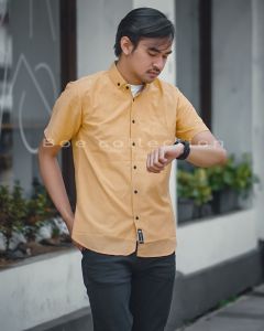 Kemeja Lengan Pendek Pria Warna Kuning Bahan Katun Tidak Luntur / Kemeja Kasual Terbaru
